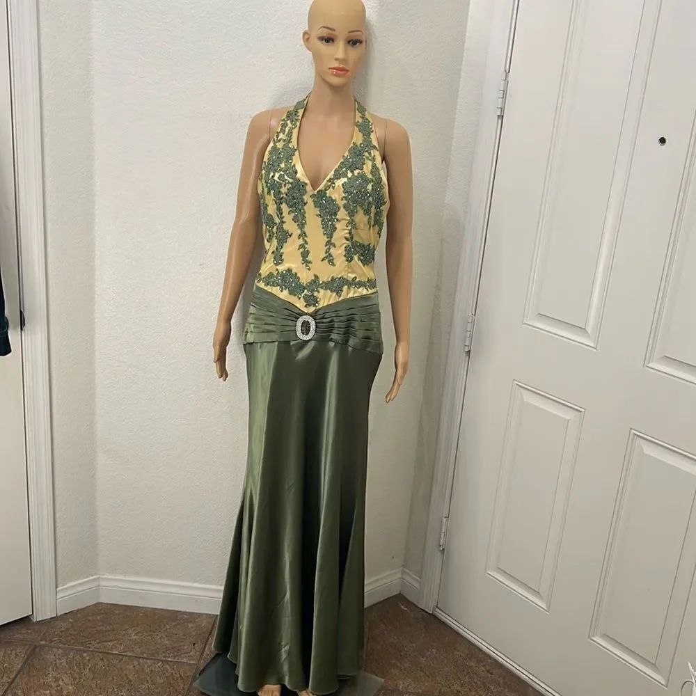 F.I.E.S.T.A FASHION Dress Sz Medium Formal Floral Embroided Beaded Sequin Gown